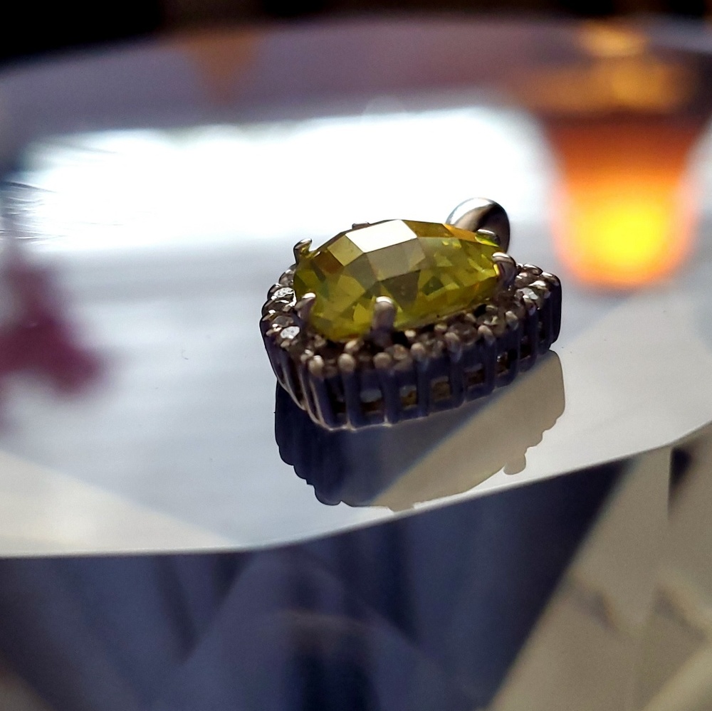 Peridot Diamond Pendant - Picture 5 of 8